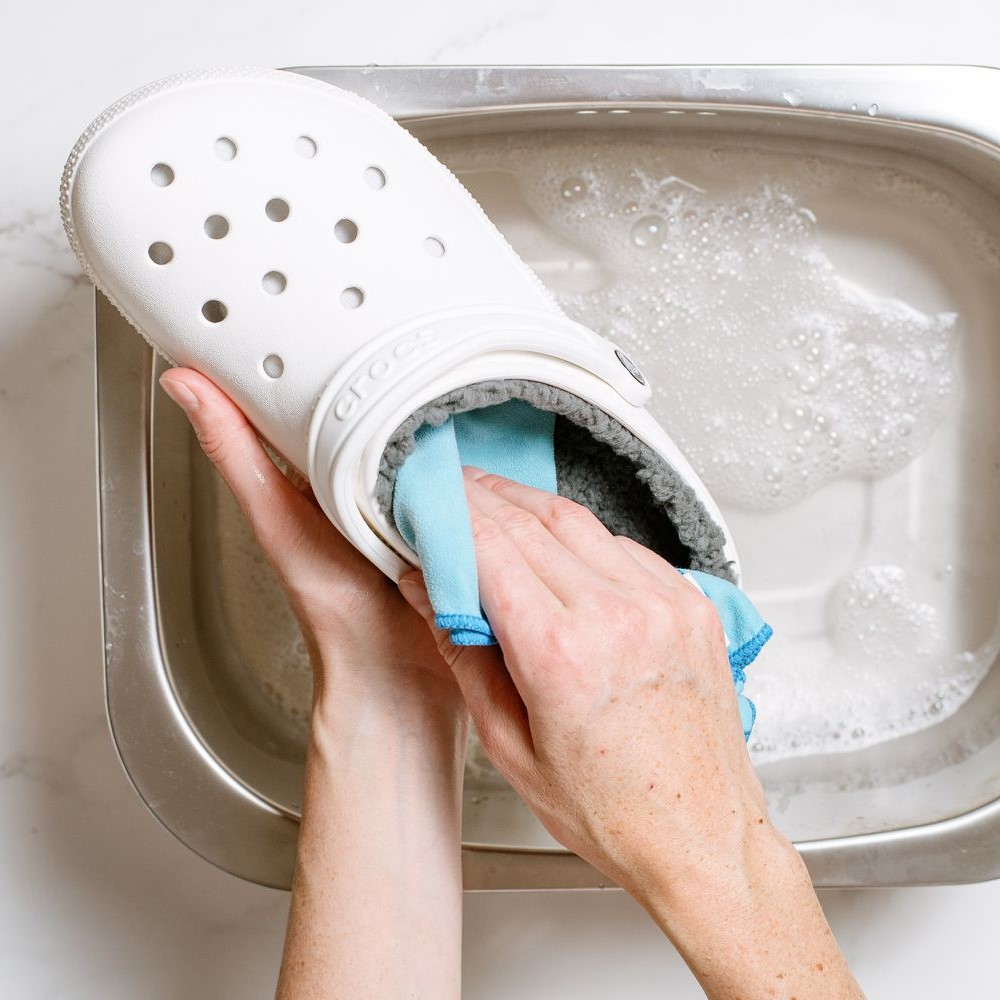 wash crocs in the washing machine