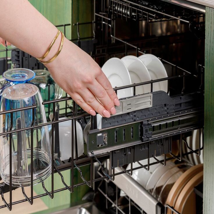 Dish washer
