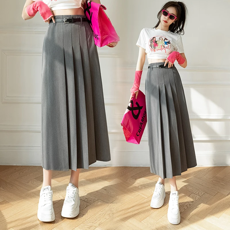 pleated skirts