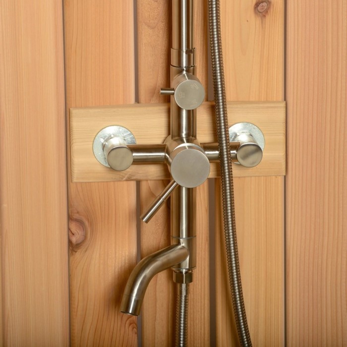 outdoor shower fixtures