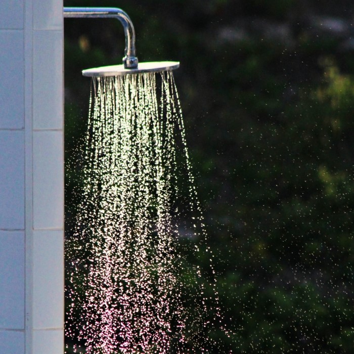 outdoor shower fixtures