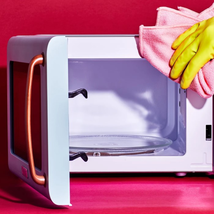 how to clean a microwave
