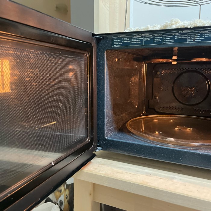 how to clean a microwave
