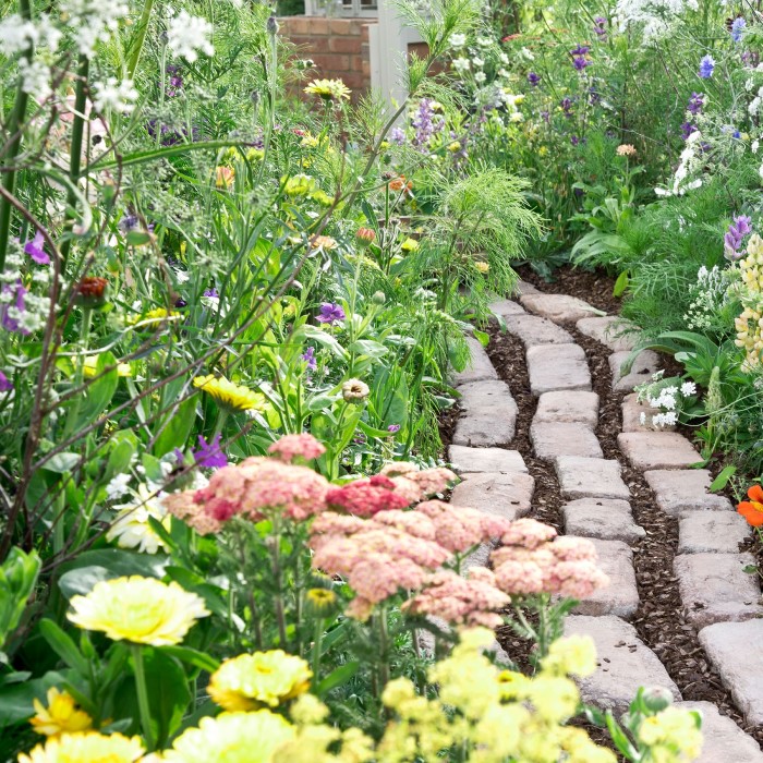 cheap diy garden path ideas