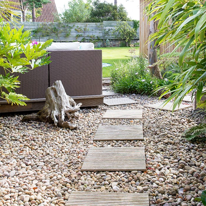 cheap diy garden path ideas
